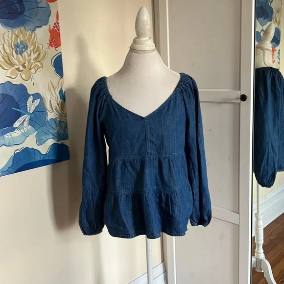 Old Navy Denim Long Sleeve Top with Elasticized Shoulders - NWT - Size M - Picture 1 of 12
